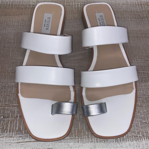 STEVEN NEW YORK WHITE WITH SILVER TOE BAND LEATHER  COMFORT SANDALS SIZE 8.5 M - Picture 1 of 16